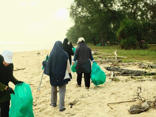 Beach Clean Up - 37